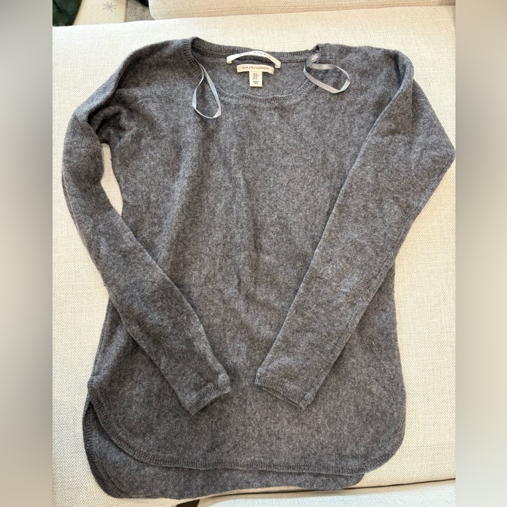 Max studio  Women's cashmere Sweater